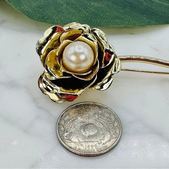 Vintage Large Rose Brooch with Pearl Center Goldtone 4.25” Statement Gla… - Picture 6 of 11